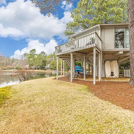 Pinehurst Lakefront Treehouse